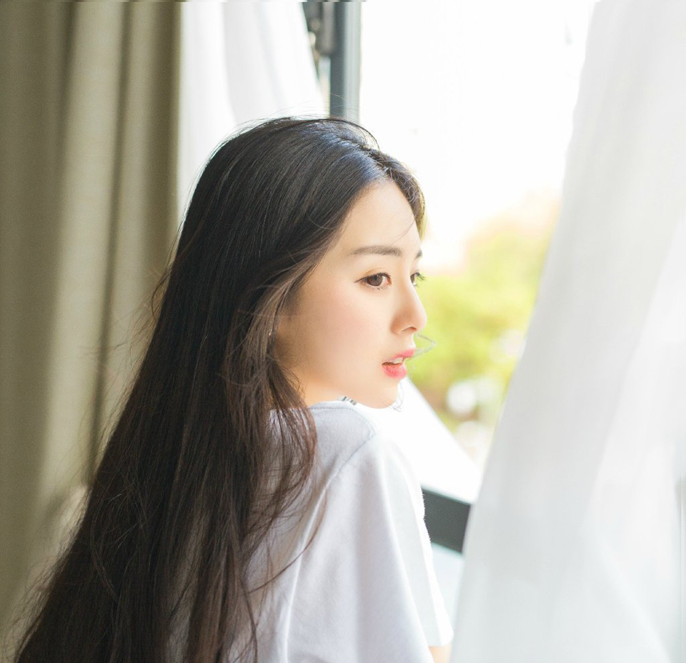 真正的朋友之间就像手和眼睛那样，手受伤了，眼睛会流泪；而眼睛流泪了，手也会去拭泪。